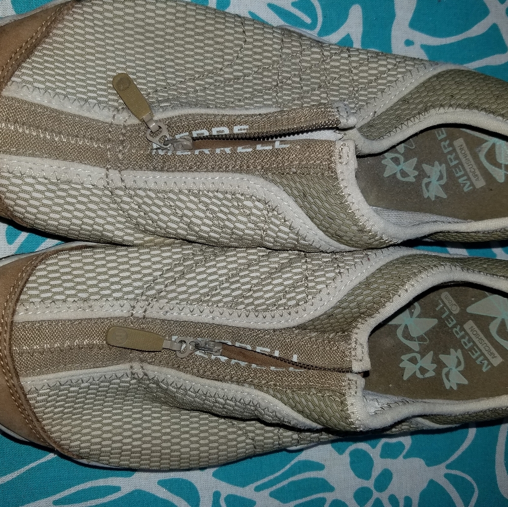 * Merrill  tan and cream slip on with zipper
